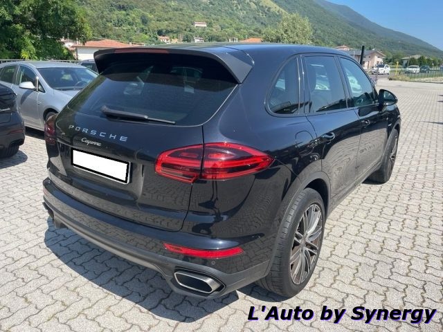 Porsche Cayenne 3.0 Diesel - foto 2 di 10