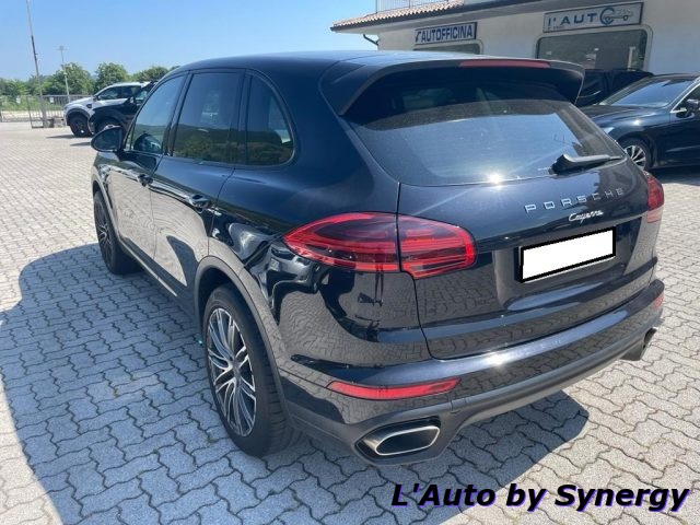 Porsche Cayenne 3.0 Diesel - foto 3 di 10