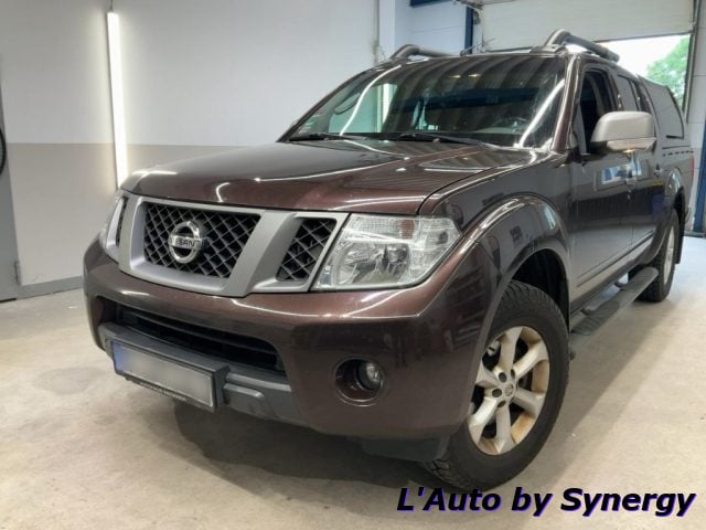 Nissan Navara 2.5 dCi 190CV 4 porte DC. Platinum Evo hard top, del 2015, 150.000 km, in vendita a Cogollo Del Cengio (VI)