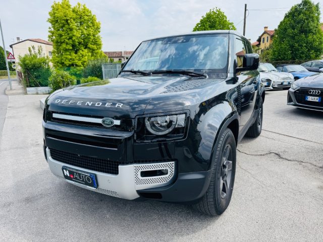 Land Rover Defender 90 3.0D I6 200 CV AWD Auto usato a STRA