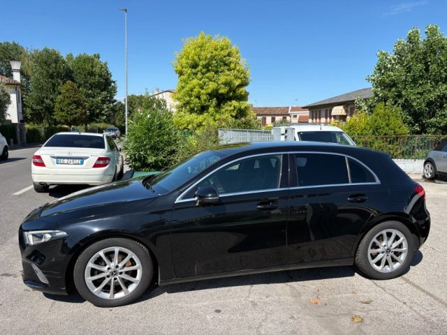 Mercedes-Benz A 180 d Automatic Sport - foto 2 di 4