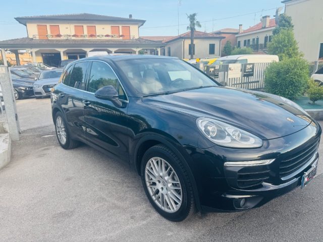 Porsche Cayenne 3.0 Diesel - foto 2 di 4
