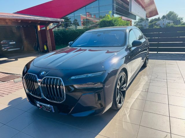 BMW i7 xDrive 60 Msport, del 2022, 28.900 km, in vendita a Stra (VE)