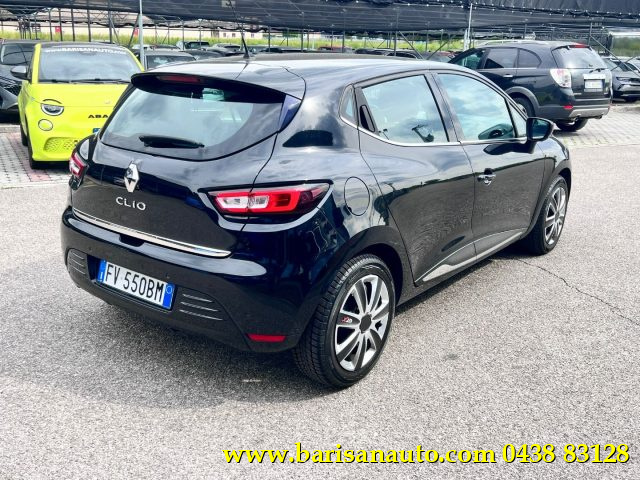 Renault Clio TCe 12V 75 CV 5 porte Moschino Zen - foto 3 di 4