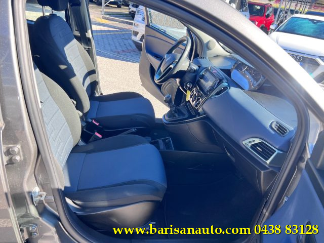 Lancia Ypsilon 1.0 FireFly 5 porte S&S Hybrid Platino usato a PIEVE DI SOLIGO