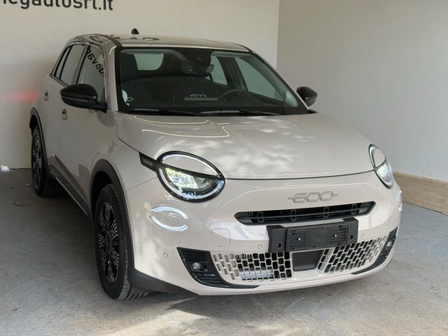 Fiat 600 Hybrid 110 CV DCT MHEV Business - foto 2 di 4