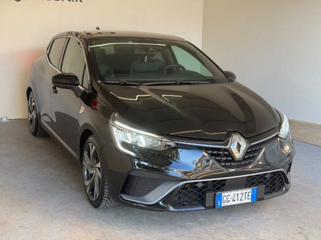 Renault Clio Hybrid E-Tech R.S. Line - foto 2 di 4