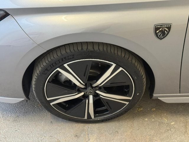Peugeot 308 Plug-in Hybrid 225 SW GT - foto 4 di 4