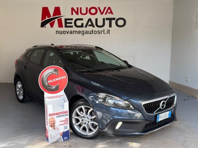 Volvo V40 Cross Country D2 Geartronic, del 2017, 119.000 km, in vendita a Alcamo (TP)