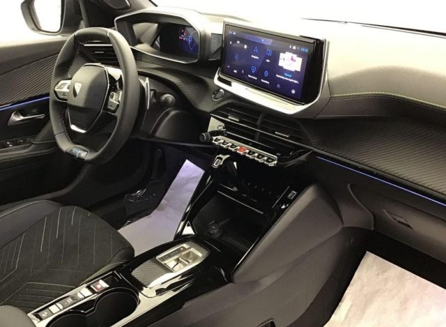 Peugeot 2008 Hybrid 136cv e-DCS6 GT Km 0 Torino - foto 3 di 4