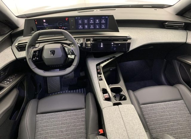 Peugeot 3008 1.2 Hybrid 136cv e-DCS6 Allure - Km 0 2026, del 2026, in vendita a Torino (TO)