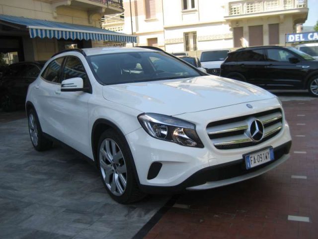 Mercedes-Benz GLA 200 D EXECUTIVE - foto 2 di 4