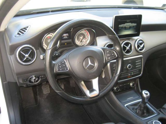 Mercedes-Benz GLA 200 D EXECUTIVE - foto 4 di 4