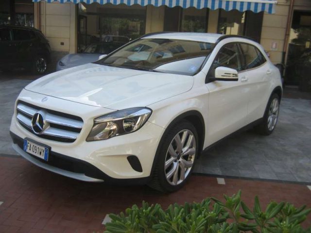 Mercedes-Benz GLA 200 D EXECUTIVE - foto 4 di 4