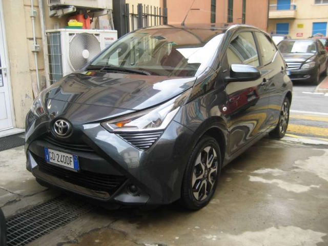 Toyota Aygo CONNECT 1.0 VVT-I 72CV 5P X-FUN - foto 2 di 4