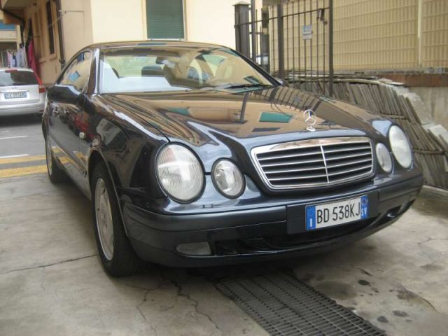 Mercedes-Benz CLK 200 KOMPRESSOR KAT ELEGANCE usato a ALBISSOLA MARINA