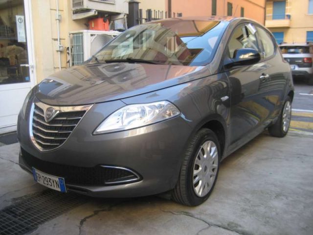 Lancia Ypsilon 1.3 MJET 16V 95 CV S-S SILVER - foto 2 di 4