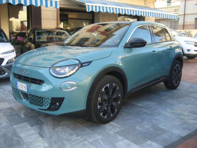 Fiat 600 HYBRID 110 CV DCT MHEV LA PRIMA - foto 2 di 4