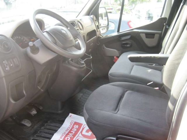 Renault Master T33 2.3 DCI 130 PM-TA usato a ALBISSOLA MARINA