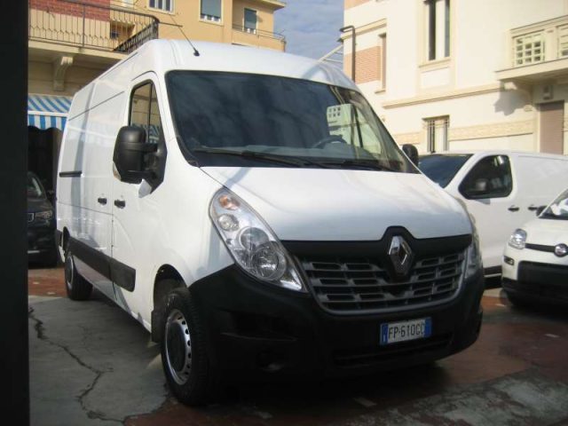 Renault Master T33 2.3 DCI 130 PM-TA usato a ALBISSOLA MARINA