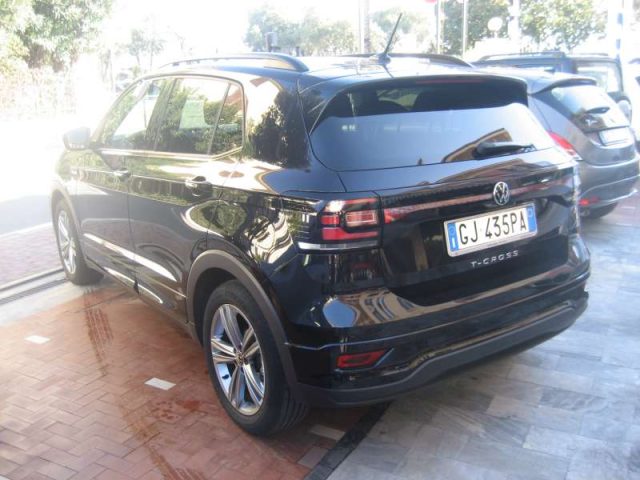 Volkswagen T-Cross 1.0 TSI 110 CV SPORT R-LINE - foto 2 di 4