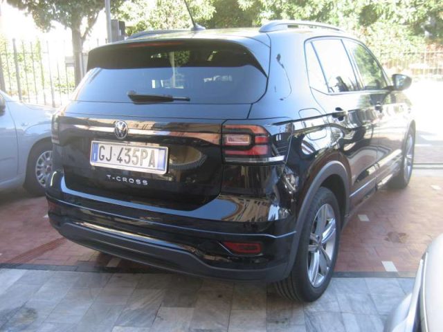 Volkswagen T-Cross 1.0 TSI 110 CV SPORT R-LINE - foto 3 di 4