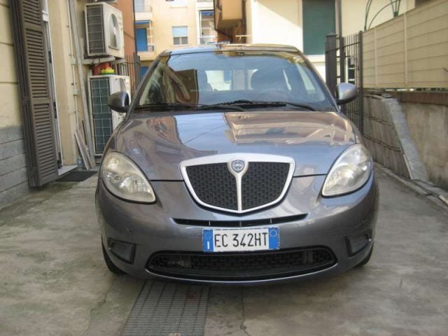 Lancia Ypsilon 1.2 ARGENTO - foto 2 di 4