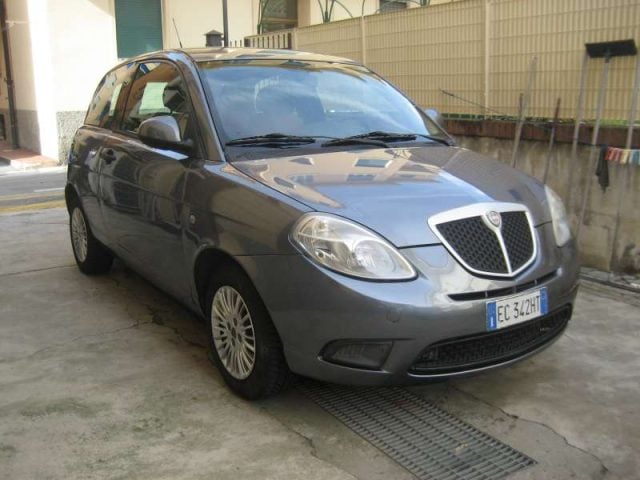 Lancia Ypsilon 1.2 ARGENTO, del 2010, 126.696 km, in vendita a Albissola Marina (SV)