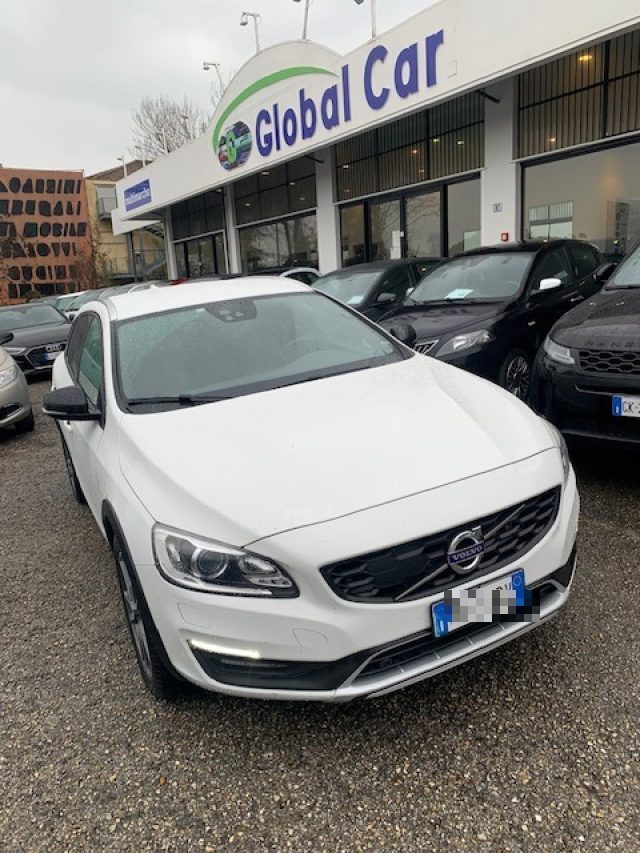 Volvo V60 Cross Country D4 AWD Geartronic Plus usato a CORIANO