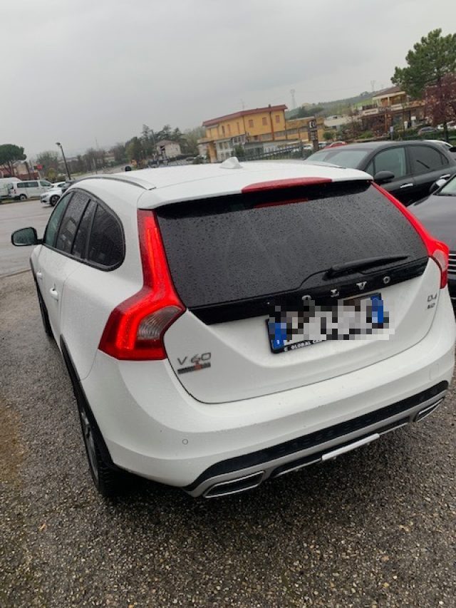Volvo V60 Cross Country D4 AWD Geartronic Plus - foto 4 di 4