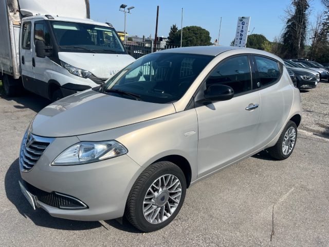 Lancia Ypsilon 0.9 TwinAir 85 CV 5 porte Metano Ecochic Gold - foto 3 di 4