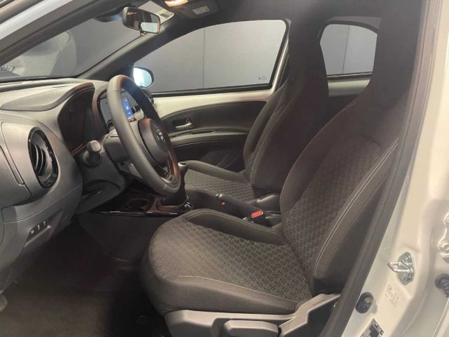 Toyota Aygo X 1.0 VVT-i 72 CV 5 porte Trend Air - foto 3 di 4