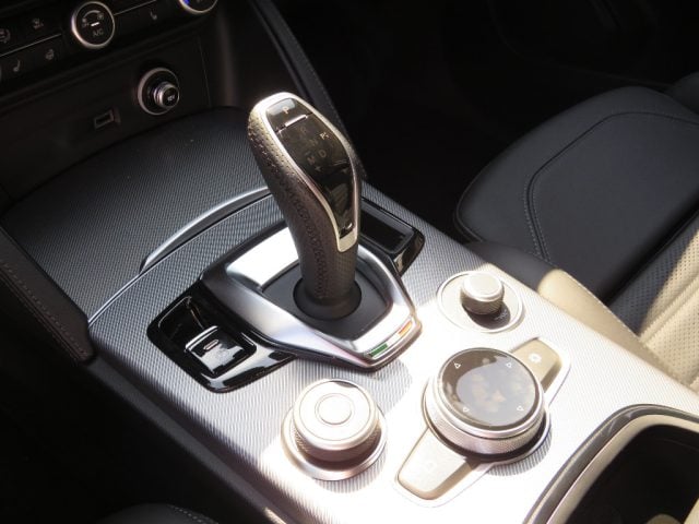 Alfa Romeo Stelvio 2.2 210 CV AT8 Q4 Veloce #Pinze Rosse #VetriScuri, del 2025, 10 km, in vendita a Mirano (VE)