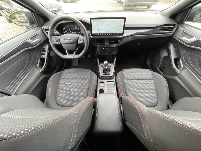 Ford Focus 1.0 EcoBoost Hybrid 125 CV 5p. ST-Line, del 2025, 18.800 km, in vendita a Mirano (VE)