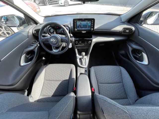 Toyota Yaris Cross 1.5 Hybrid 5p. E-CVT Active, del 2025, 12.200 km, in vendita a Mirano (VE)