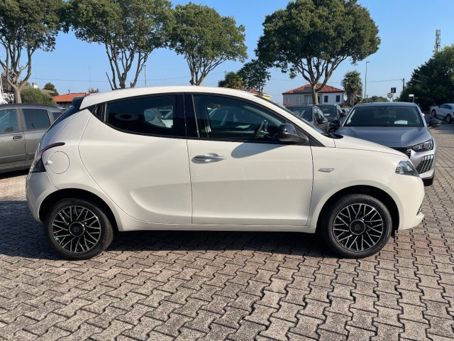Lancia Ypsilon 1.0 FireFly 5 porte Hybrid Platino usato a MIRANO