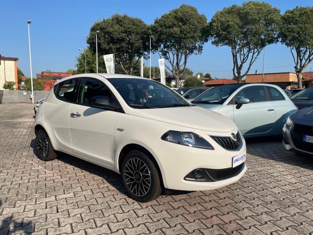 Lancia Ypsilon 1.0 FireFly 5 porte Hybrid Platino - foto 3 di 4