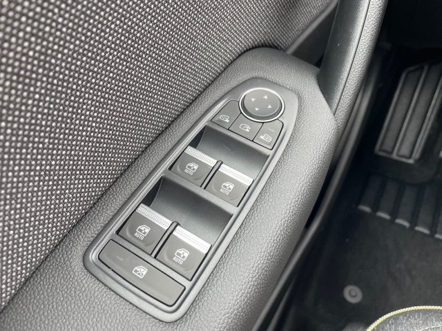 Renault Captur ECO-G 100 CV Techno #Pack.Navigation #Pack.Safety, del 2025, 10 km, in vendita a Mirano (VE)