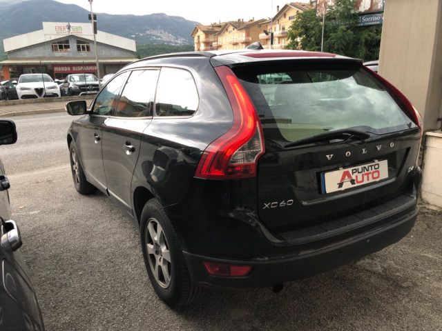 Volvo XC60 D3 AWD Kinetic - foto 2 di 4