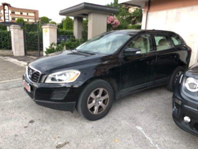 Volvo XC60 D3 AWD Kinetic usato a ISERNIA