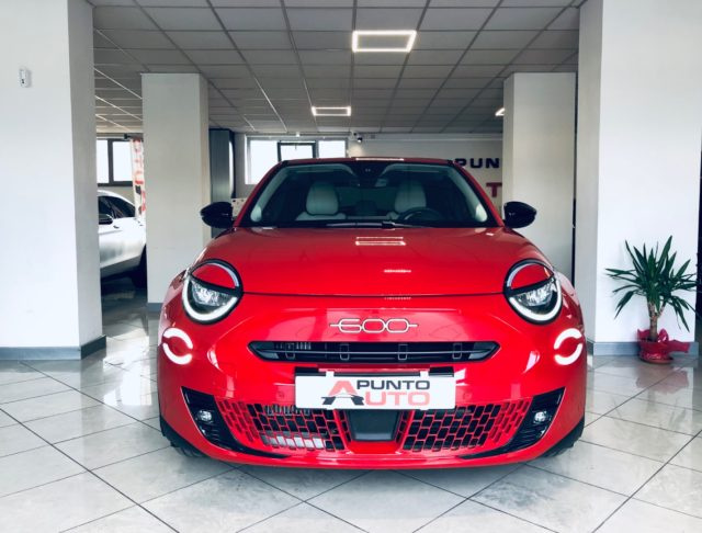 Fiat 600 Hybrid 100 CV DCT MHEV La Prima - foto 2 di 38