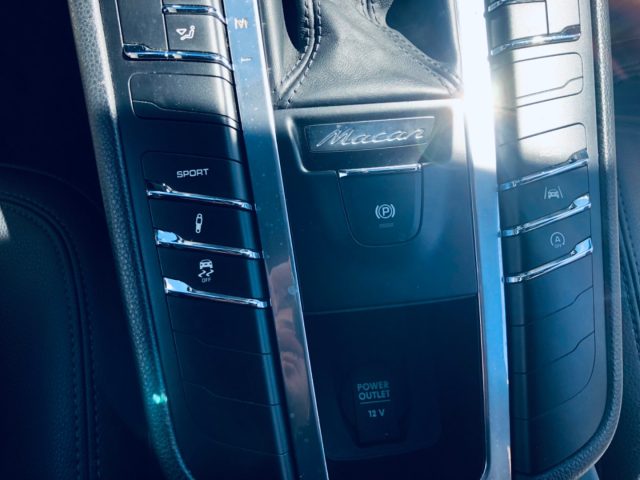 Porsche Macan 2.0 turbo 252 cv BIANCA- NUOVISSIMA, del 2018, 95.000 km, in vendita a Isernia (IS)