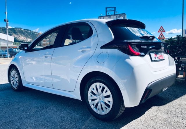 Toyota Yaris 1.0 benzina 5 porte Business TELECAMERA - foto 3 di 4