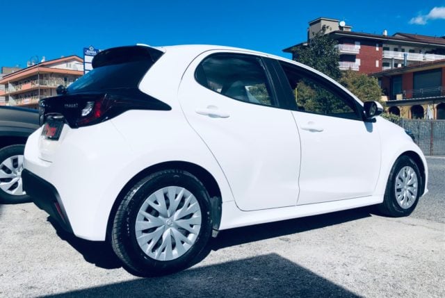 Toyota Yaris 1.0 benzina 5 porte Business TELECAMERA - foto 4 di 4