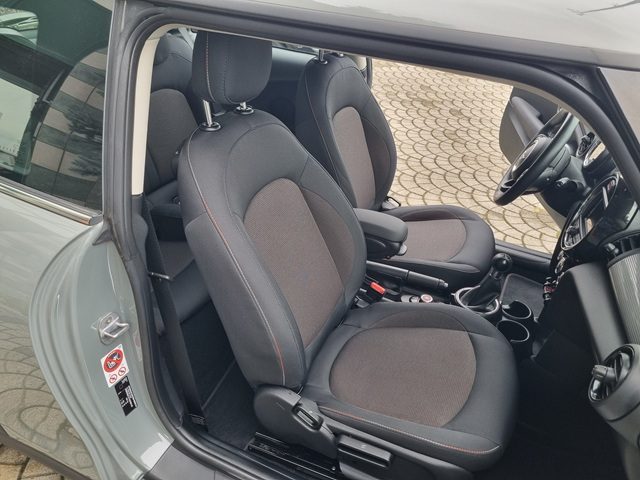 MINI Cooper 1.5 Cooper, del 2017, 27.800 km, in vendita a Solbiate Olona (VA)
