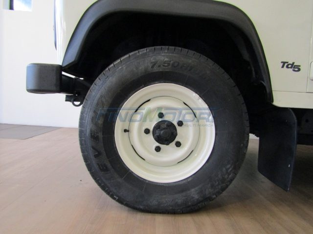 Land Rover Defender 90 2.5 Td5 6 POSTI - foto 4 di 4