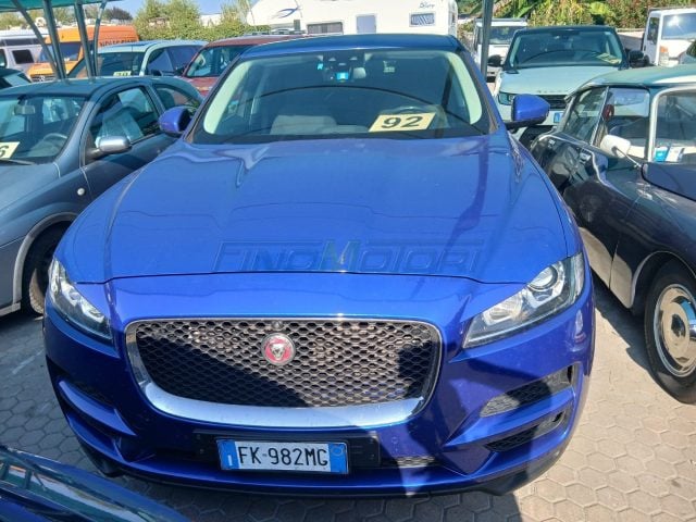 Jaguar F-Pace 2.0 D 180 CV AWD auto - foto 2 di 4