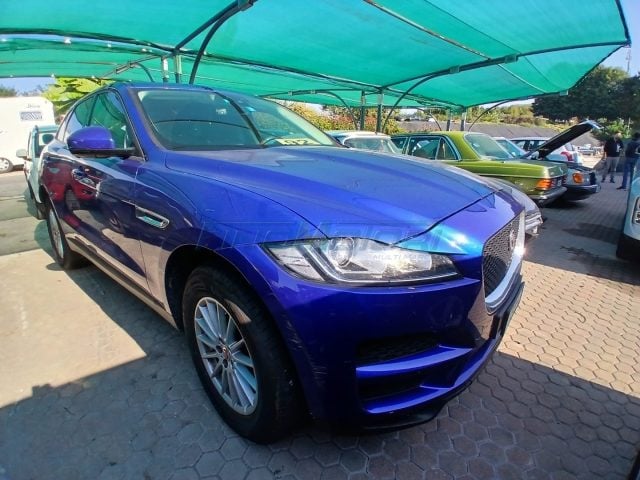 Jaguar F-Pace 2.0 D 180 CV AWD auto - foto 3 di 4