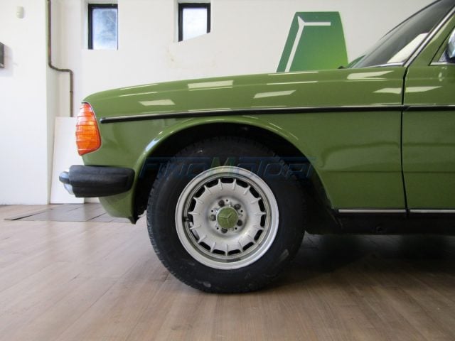 Mercedes-Benz 200 2.0 109 CV BERLINA - foto 4 di 4