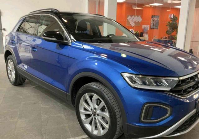 Volkswagen T-Roc 1.0 TSI Life bicolor blu e nero - foto 2 di 4